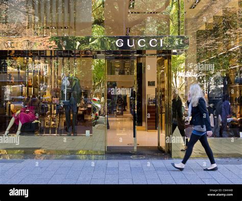 Shops with GUCCI in Frankfurt am Main title.